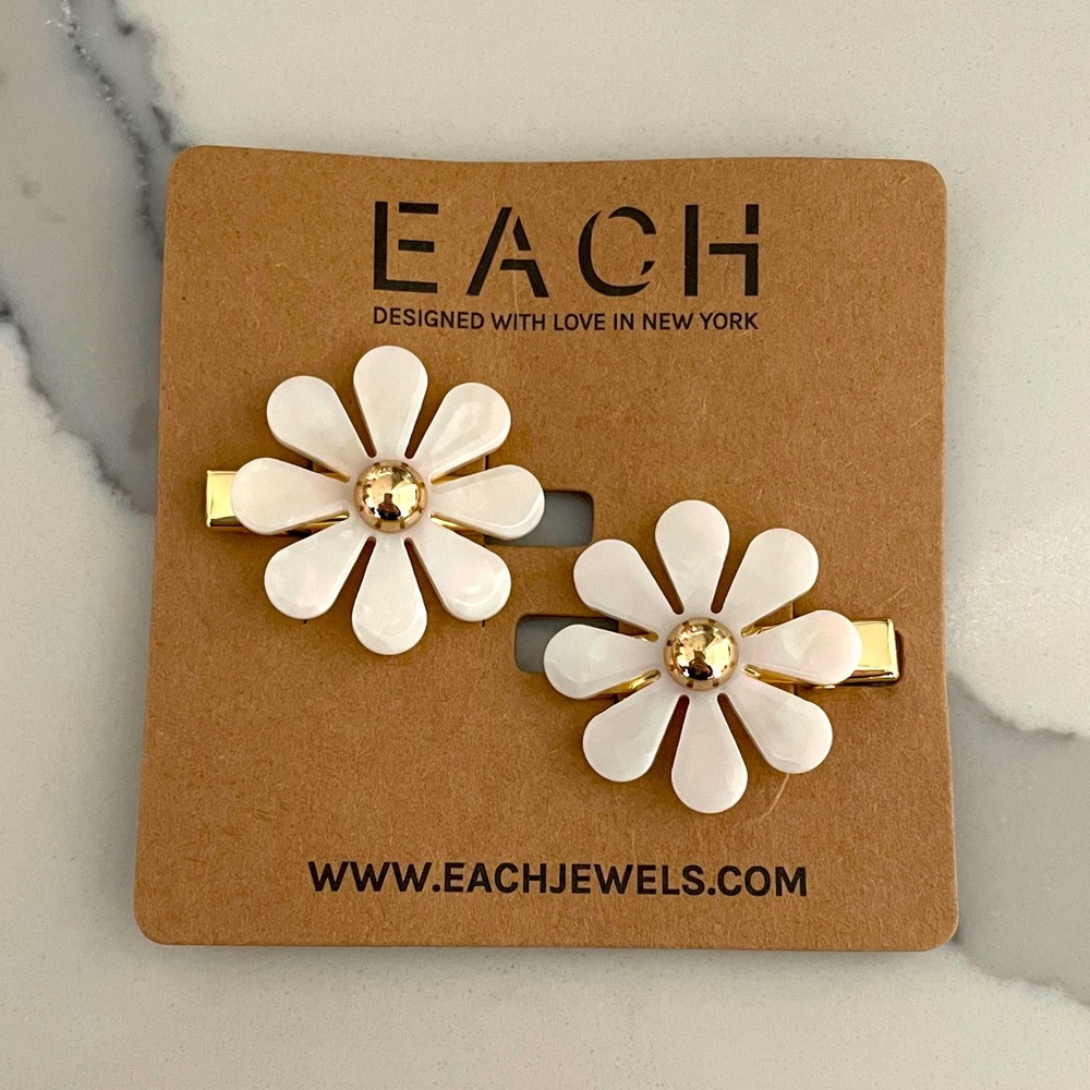 🌸EACH JEWELS Flower Hair Clip (2 pack)🌸